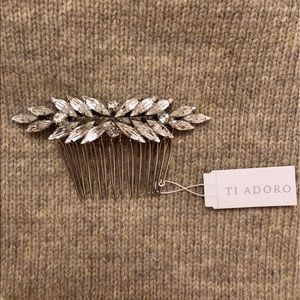NWT✨ Ti Adoro crystal and silver hair comb